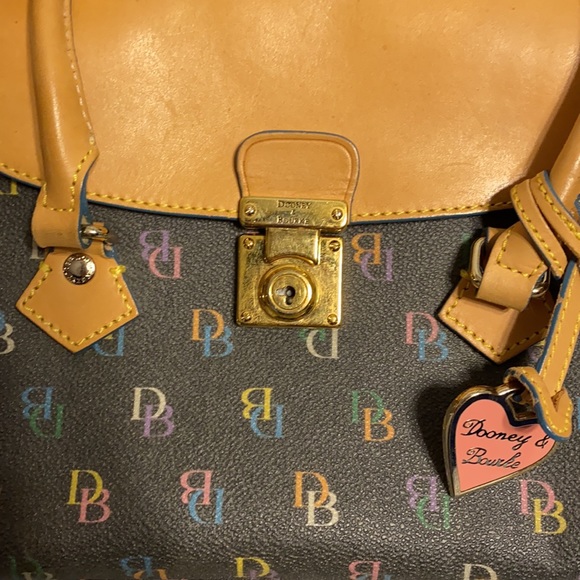 Vintage Dooney & Bourke bag - with working lock - Picture 2 of 10